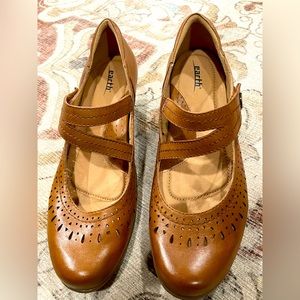 Earth Dionne Alpaca Leather